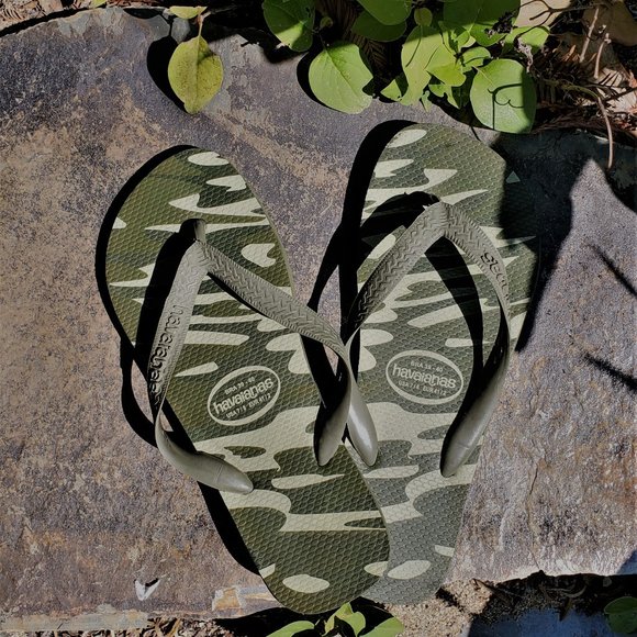 camouflage flip flops